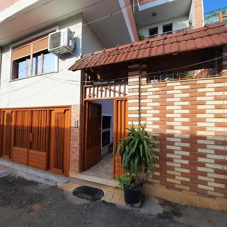 Bed & Breakfast 53 *
